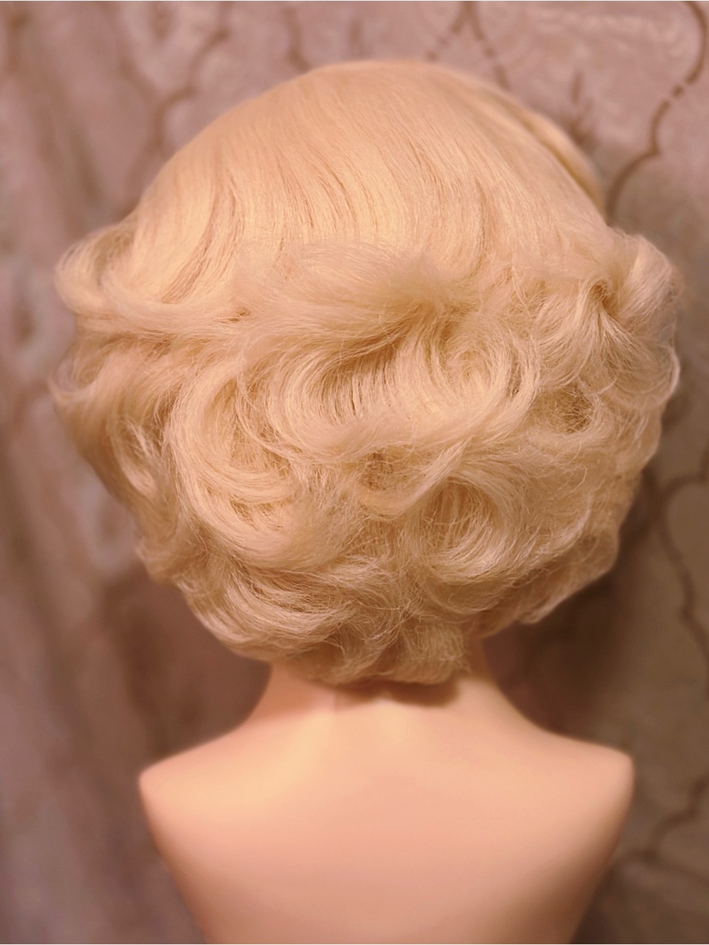 Marilyn Inspired Light Blonde Starlet Lacefront Wig - Picture 4 of 4